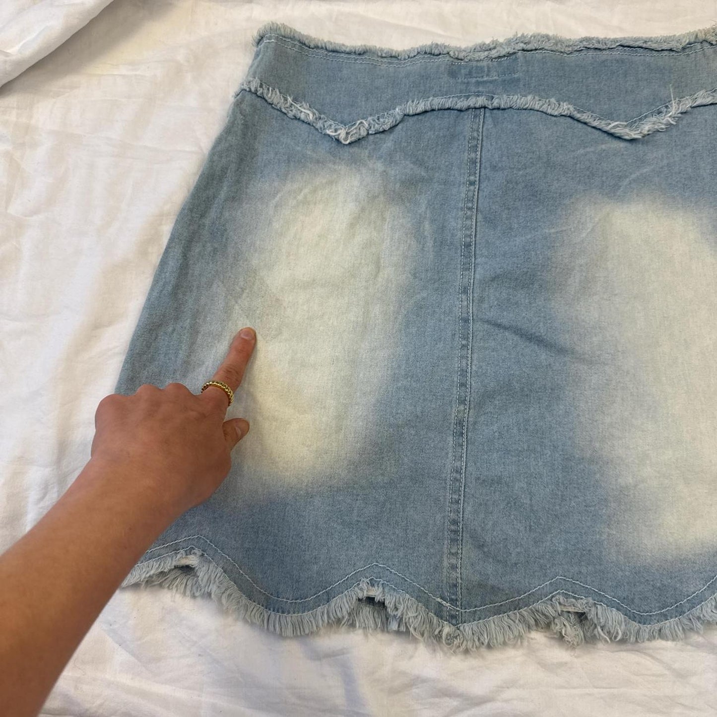 Heart belt lightwash jean skirt - size M from Donnaio