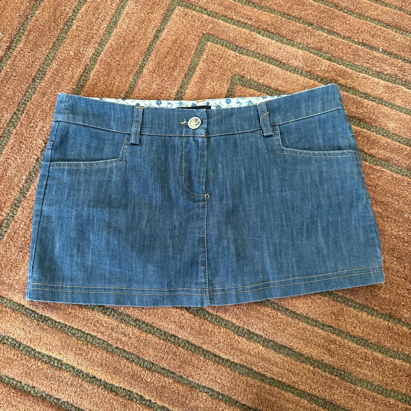 Mini low rise denim skirt - size S from Miss Republic