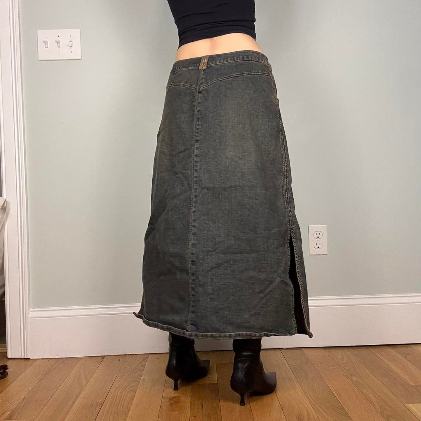 Dark wash denim midi maxi skirt - size M from Riveted by Lee