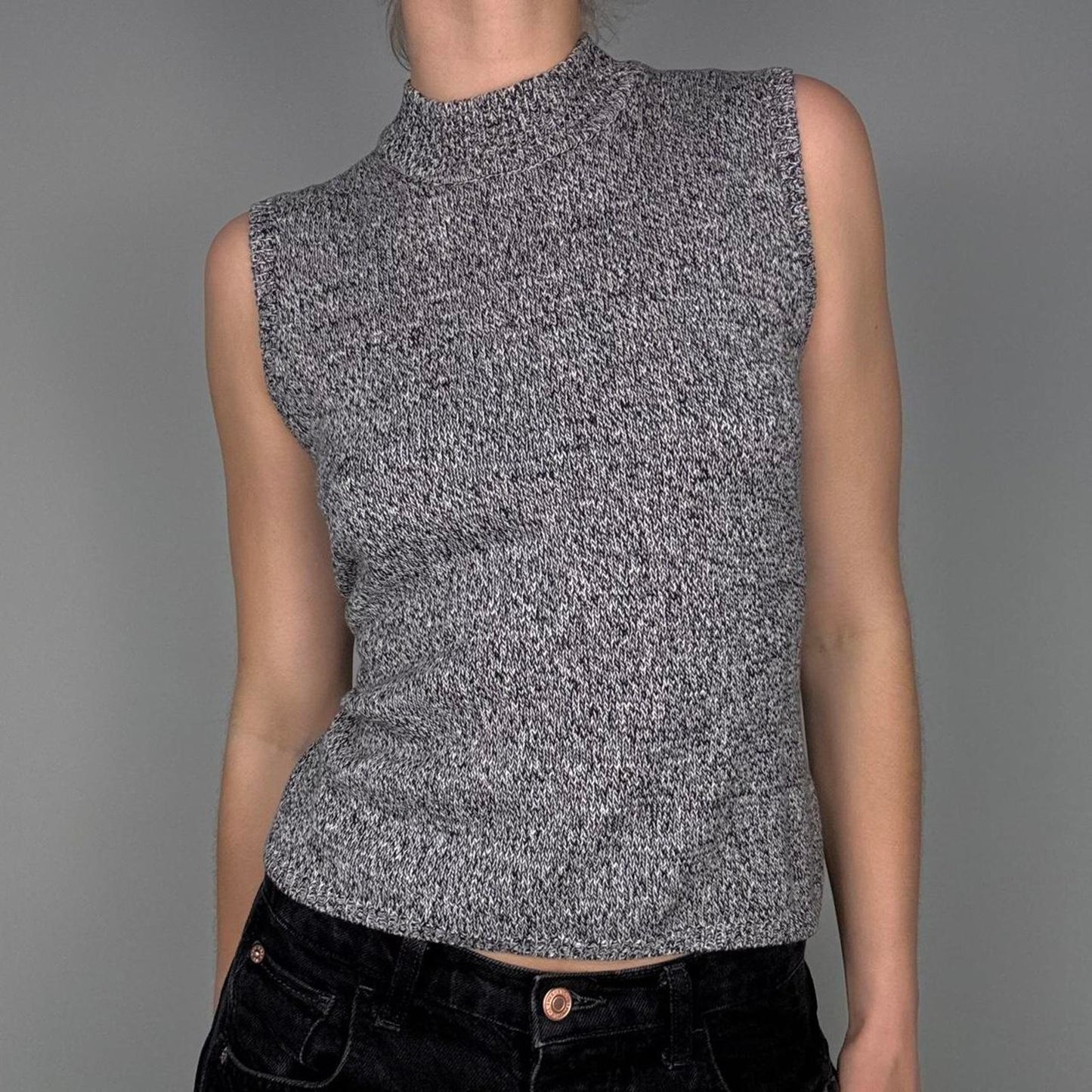 Minimal 90s grey sleeveless turtleneck top sleeveless - size M (petitie) from Kasper
