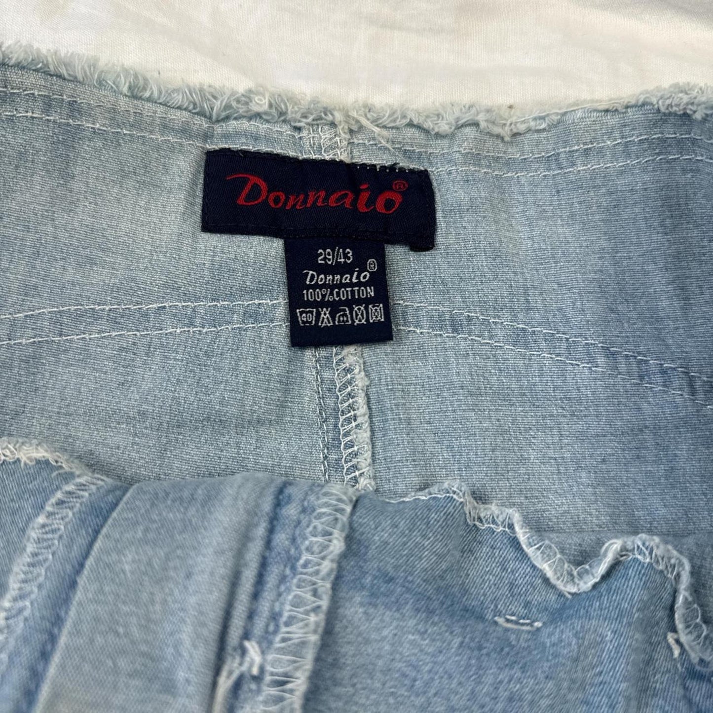 Heart belt lightwash jean skirt - size M from Donnaio