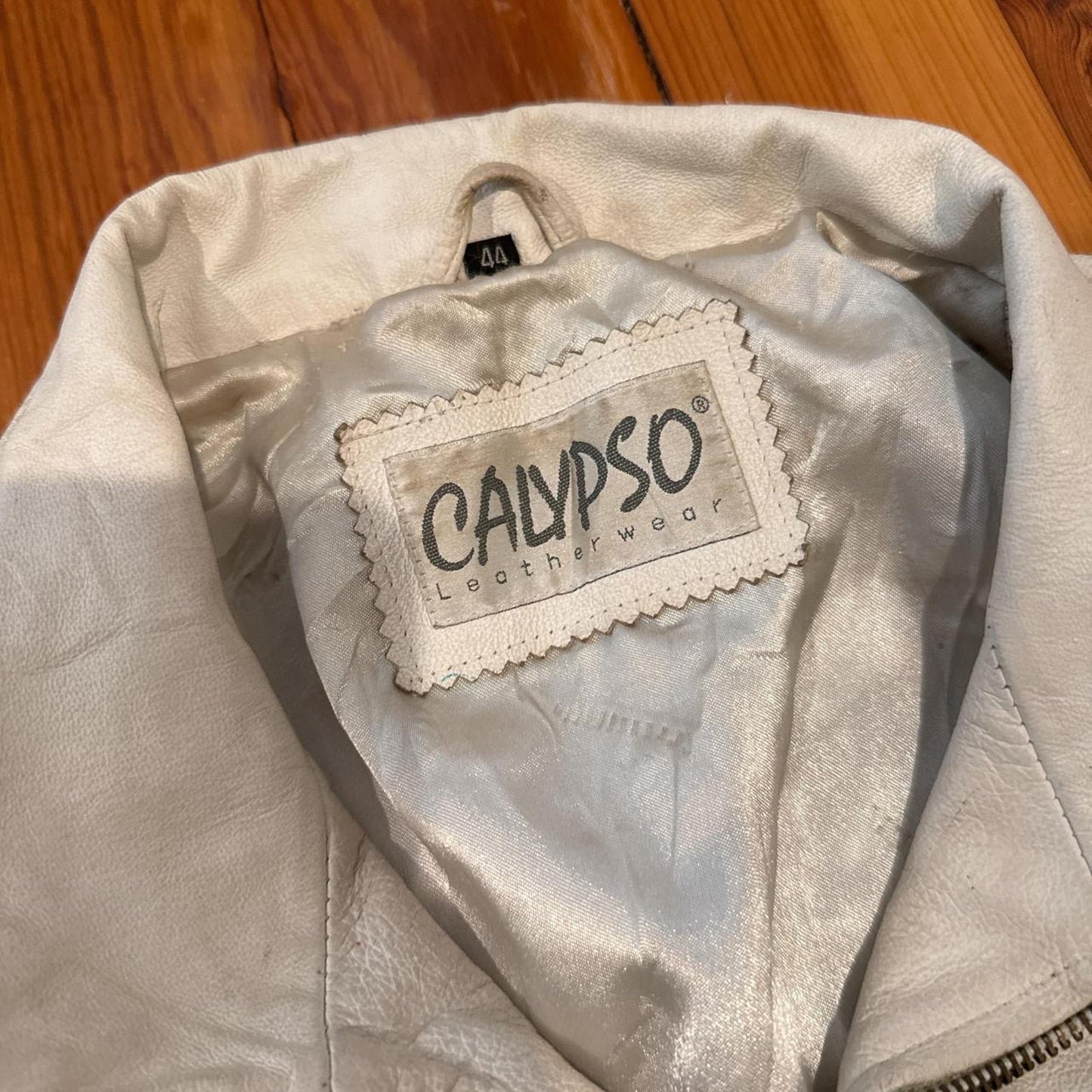 White leather jacket fitted y2k - size XL from Calypso Leatherwear