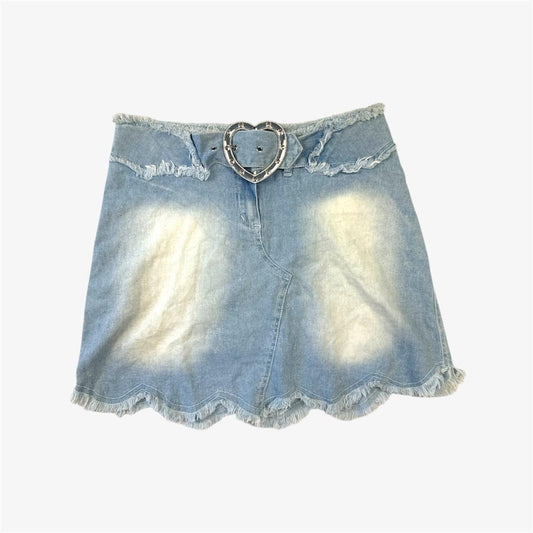 Heart belt lightwash jean skirt - size M from Donnaio