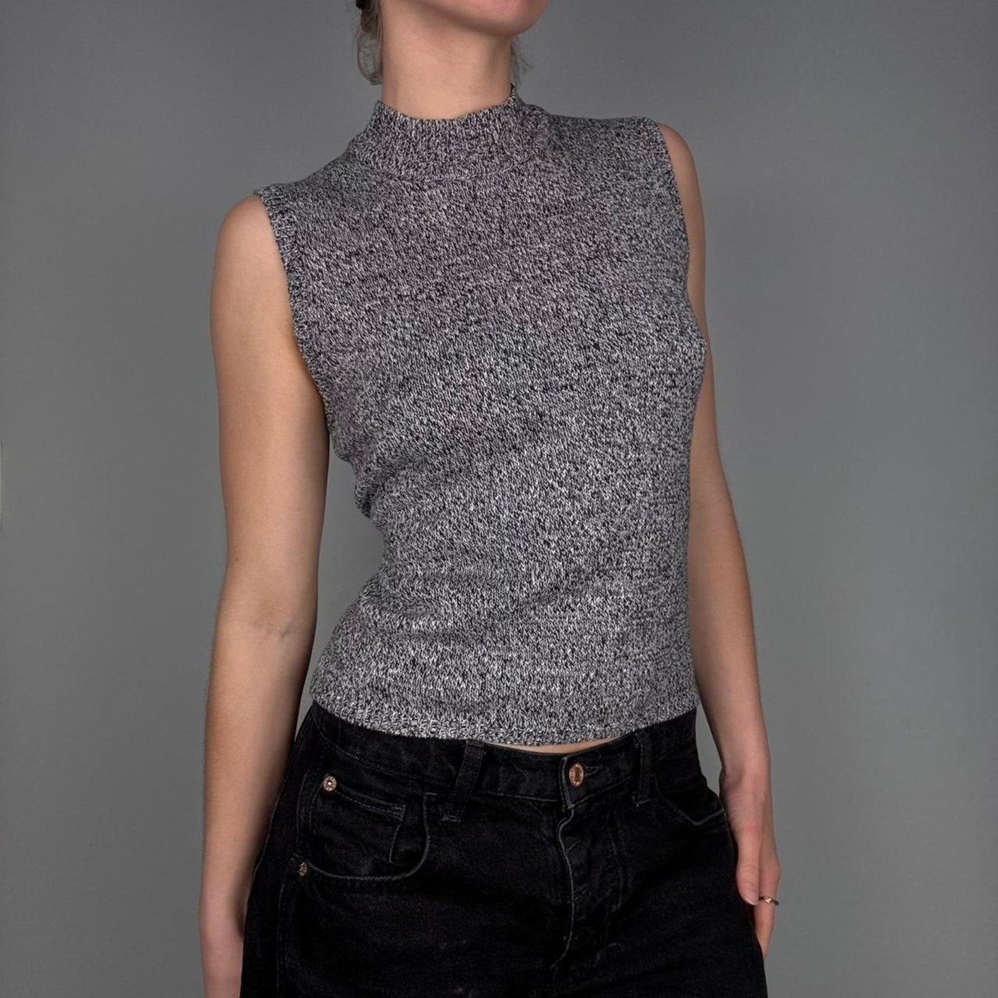 Minimal 90s grey sleeveless turtleneck top sleeveless - size M (petitie) from Kasper