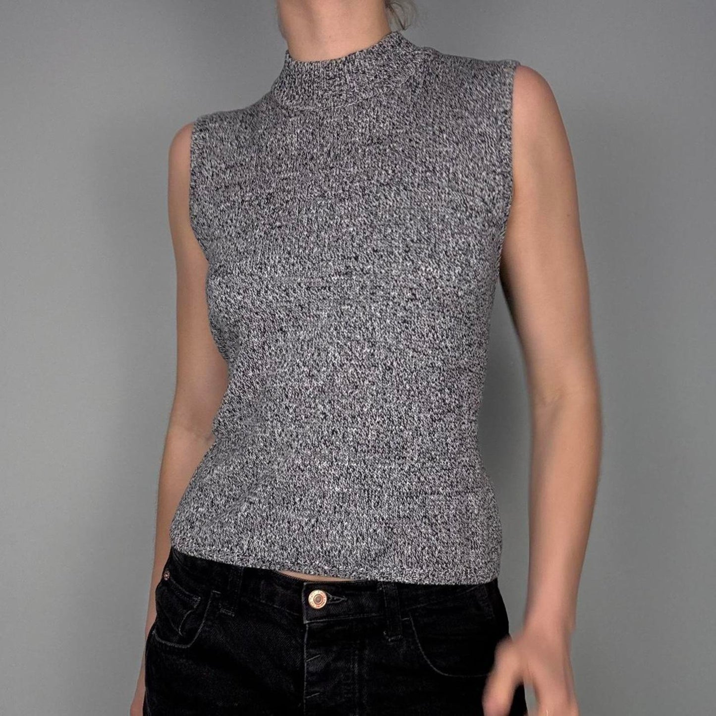 Minimal 90s grey sleeveless turtleneck top sleeveless - size M (petitie) from Kasper